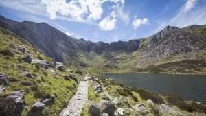 cwm idwal path snowdonia national park